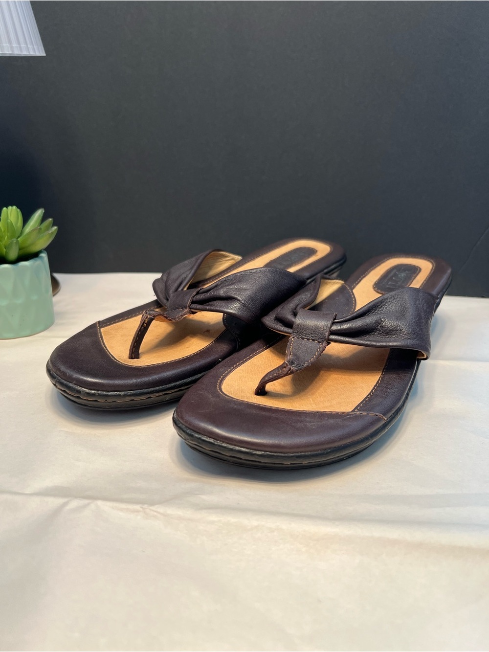 Born Brown Leather Knot Thong Sandal Size 9
